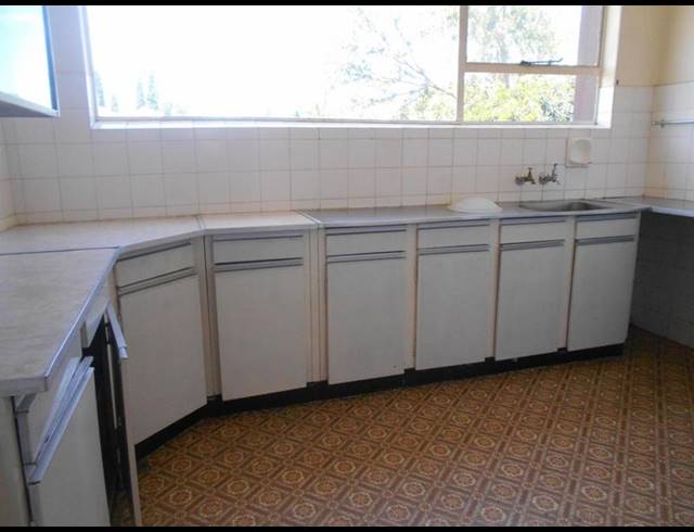 2 BEDROOM PROPERTY TO RENT IN KEMPTON PARK EXT 04